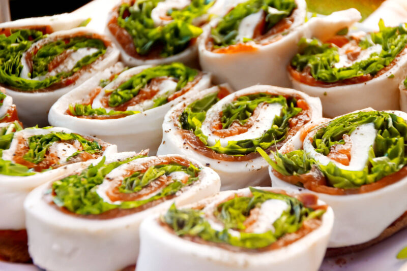 Smoked salmon and lettuce rolls